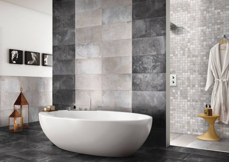 Modernes Bad im Natursteinlook mit Grau- und Anthrazittönen